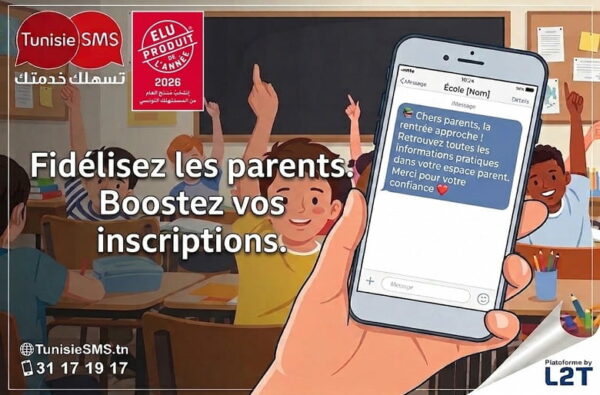Illustration d'une salle de classe avec des élèves et un smartphone affichant un SMS d'information scolaire. Solution TunisieSMS permettant aux écoles de fidéliser les parents et de booster leurs inscriptions.